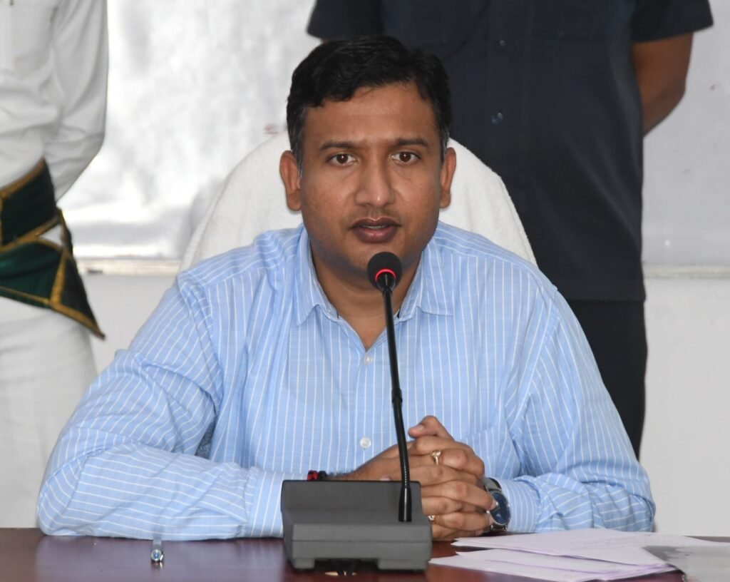 ఇకపై నోటరైజ్డ్ అఫిడవిట్ అవసరం లేదు : జిల్లా కలెక్టర్ రాజర్షి షా