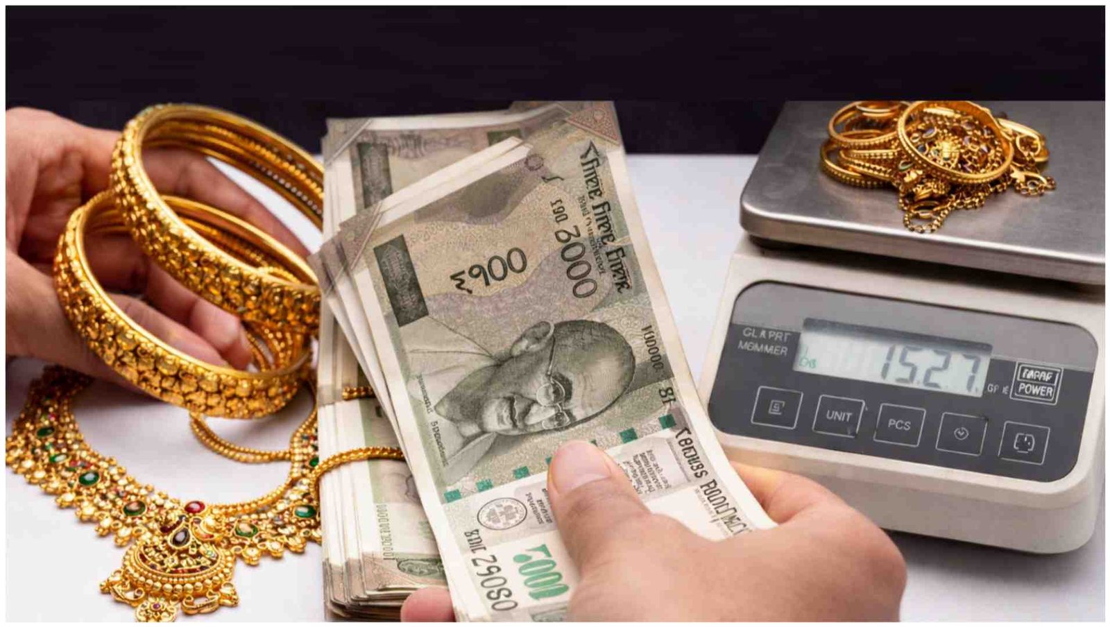 Gold loan process in India: Gold jewelry and Indian currency notes