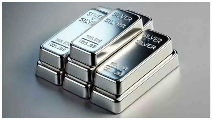 silver-hallmarking-india-government-plan Silver jewellery and silver bars representing rising silver prices and proposed silver hallmarking in India