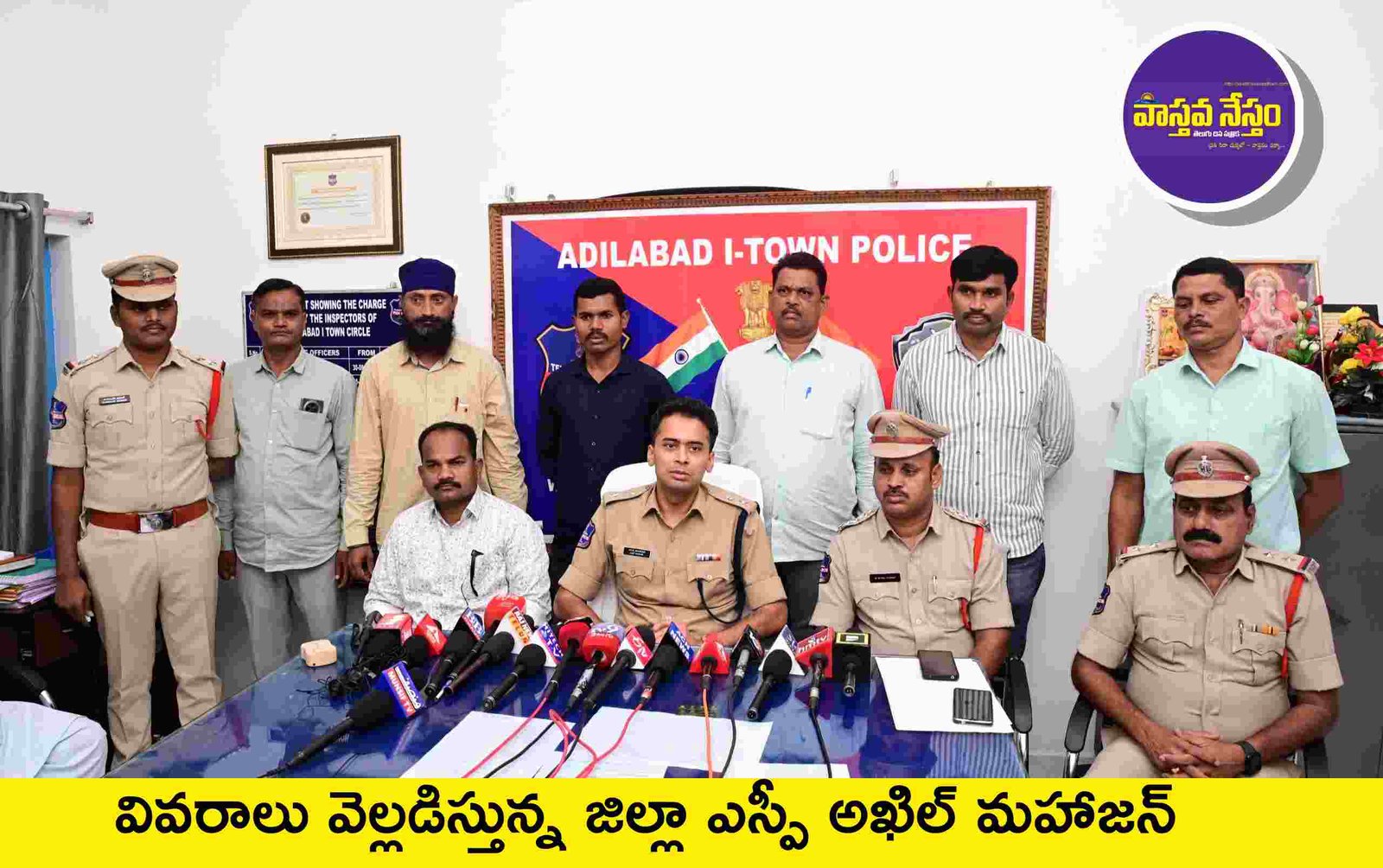 Adilabad District SP Akhil Mahajan addressing the media to reveal the details of the woman's murder cas