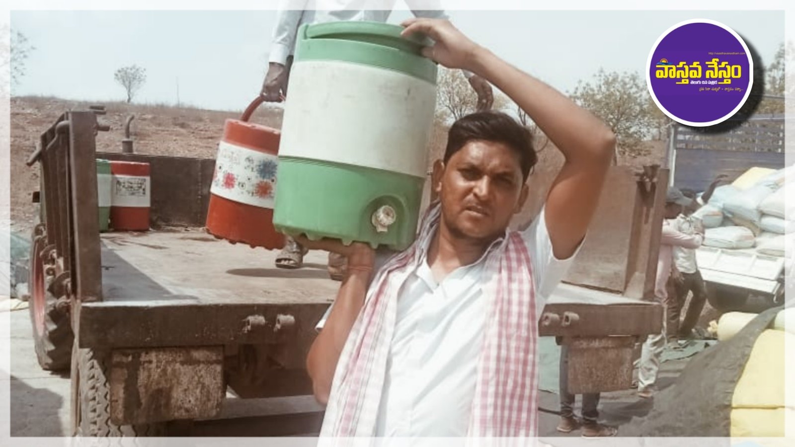 BRS youth leaders Kema Srikanth and Bakki Kapil Yadav distributing food to Jowar farmers at Bhimpur Rythu Vedika.