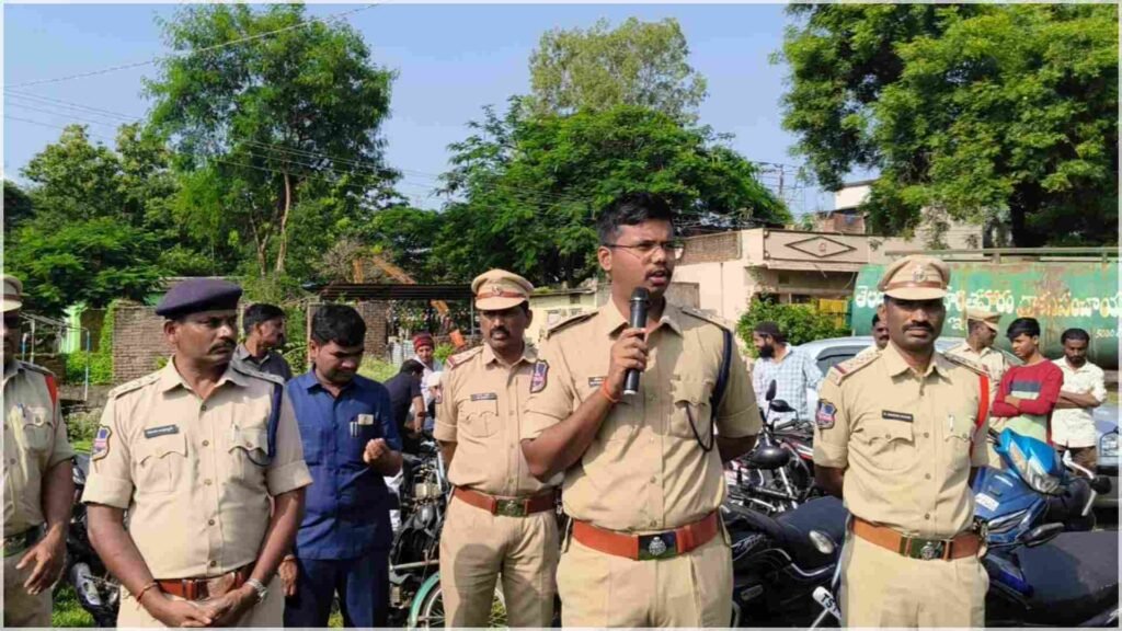 ఇచ్చోడ లో పోలీసుల మెరుపు తనిఖీలు: 115 వాహనాలు స్వాధీనం!