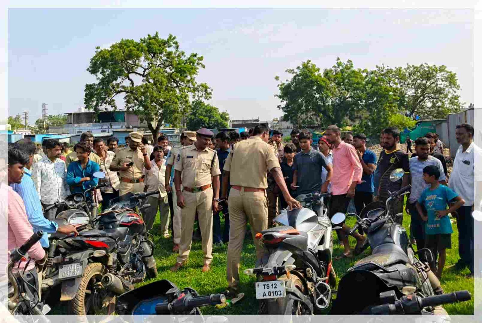 Adilabad police vehicle search and community contact program in Ichoda