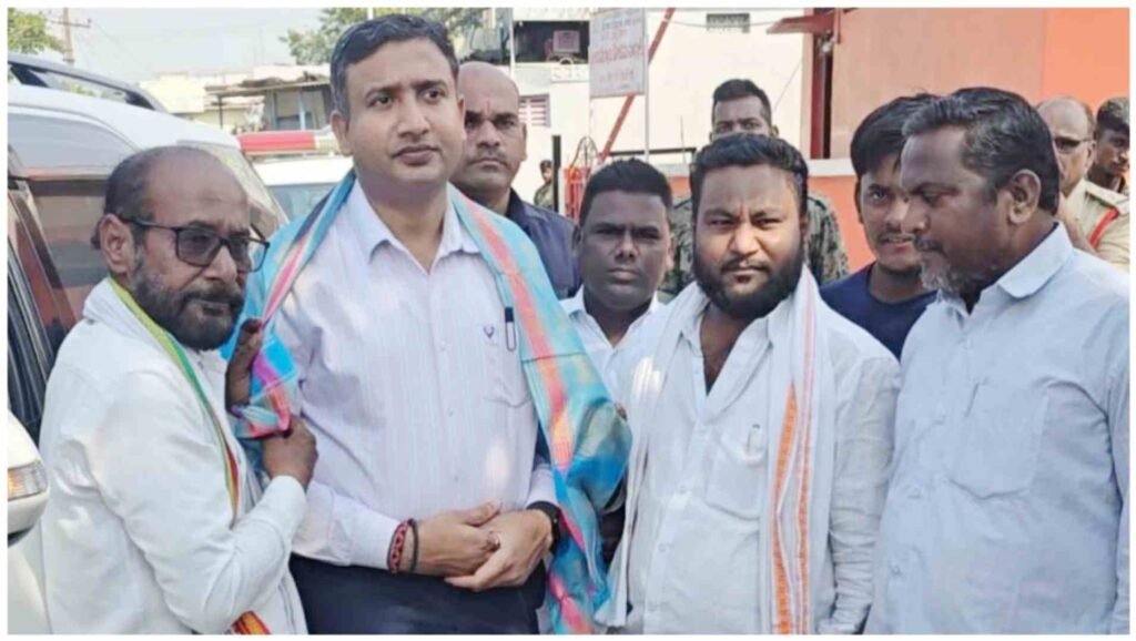 మాధాపూర్ గ్రామపంచాయతీని సందర్శించిన కలెక్టర్ రాజర్షి షా